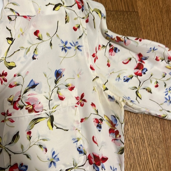 Equipment blouse. Cream and floral - Picture 6 of 6